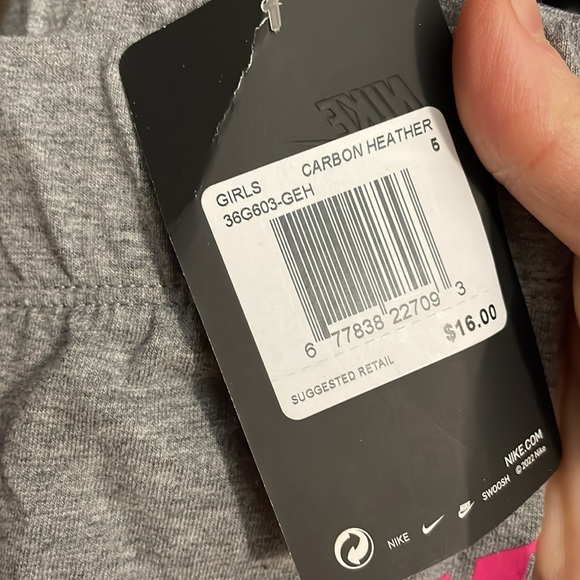 Nike - Picture 4 of 4